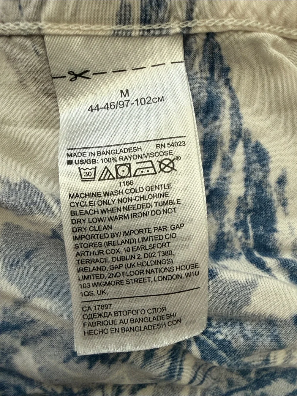Banana Republic Blue and Cream Island-Print Short Sleeve Shirt
